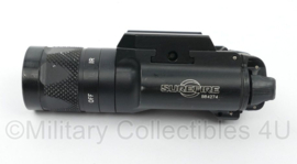 Surefire X300V-B Weaponlight wapenlamp zwart - 3,5 x 10 x 3,5 cm - gebruikt, maar werkend - origineel