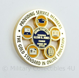 Coin Jones International University for Service members US Army  - diameter 4,5 cm - origineel