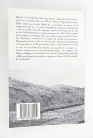 Van Feldgrau naar kaki en olijfgroen J.J.J. Hoogenboom  - 20½ x 13½ x 2 cm