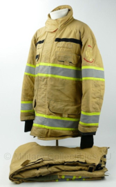 Defensie Brandweer Defence Fire Fighting and Rescue jas en broek khaki met reflectie - huidig model - maat Medium - gedragen - origineel