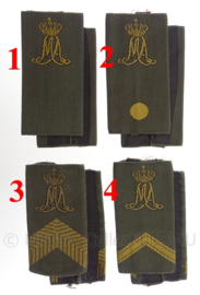 KL Nederlandse leger GVT MA Militaire Academie schouderstukken - gouden letters - verschillende rangen - origineel