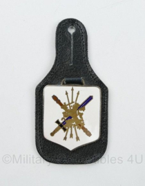 Defensie Landmacht borsthanger - 9 x 4,5 cm - origineel