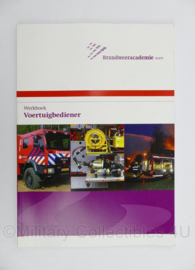 Nederlandse Brandweeracademie NIFV tekstboek en werkboek Voertuigbediener - 21,5 x 1,5 x 29,5 cm - origineel