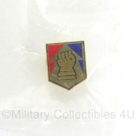 Defensie speldje Opleidings- en Trainingscentrum Manoeuvre - 1,5 x 1 cm - origineel