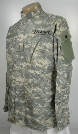 US Army ACU camo jas -MET insignes  maat Medium Long - rang 2nd Lieutenant - origineel