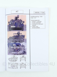 Defensie voertuig naslagwerk - origineel