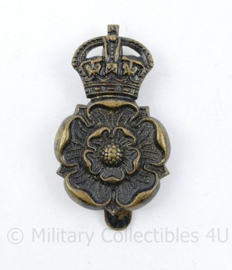 WO2 Britse cap badge Queens Own Yorkshire Dragoons - 2,5 x 2,5 cm - origineel