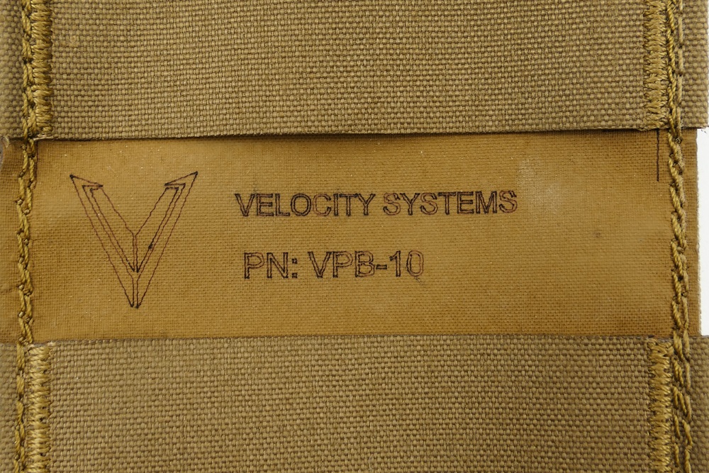 Velocity Systems VPB-10 Helium Whisper Single M4/5.56 Magazine Pouch, Open Top Coyote - 8½ x 3½ x 15 cm - licht gebruikt - origineel