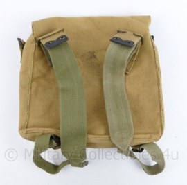 1954 Britse pukkel Smallpack met L straps Khaki met zwarte gespen  - origineel