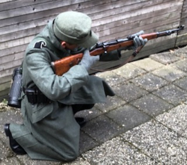 Toneel uitbeelding M40 met K98 / Mp40 / Mp44 gear