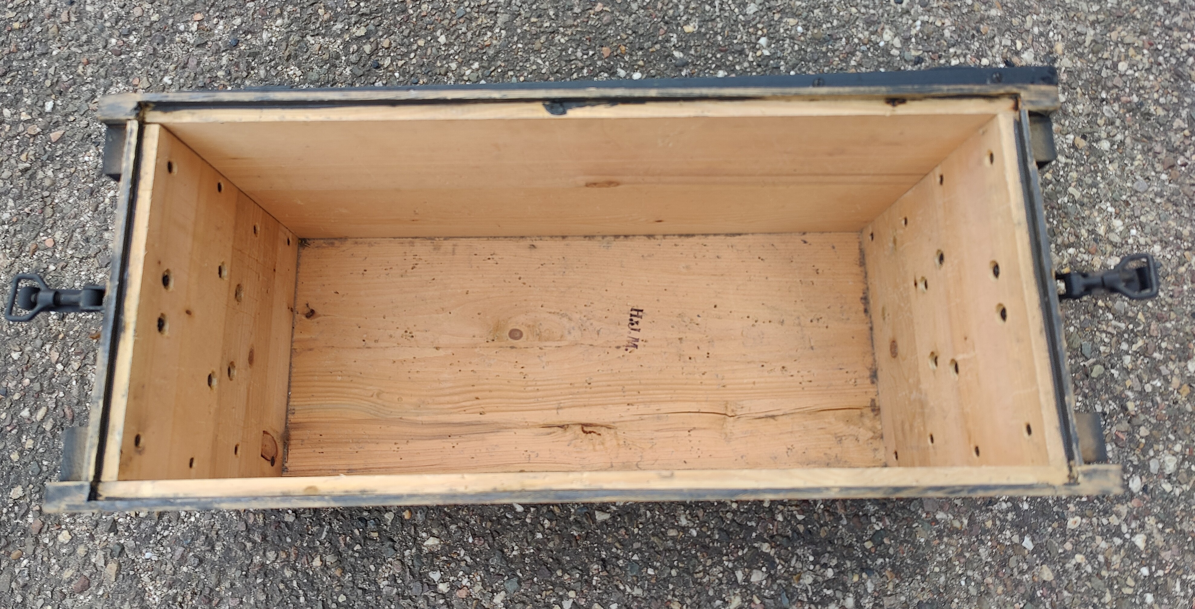 Zwitserse houten munitiekist - donkergrijs - 75 x 31 x 38 cm. - origineel