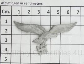 WO2 Duitse Luftwaffe pet adelaar - Gestempeld - Mist de pinnen  - 6 x 3,5 cm - replica