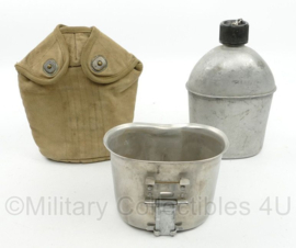 WO2 US Army veldfles set - RVS fles uit 1944, RVS beker uit 1944 en khaki hoes - origineel