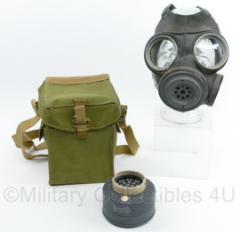 WO2 Britse MKII Lightweight Gas mask met filter en draagtas - origineel