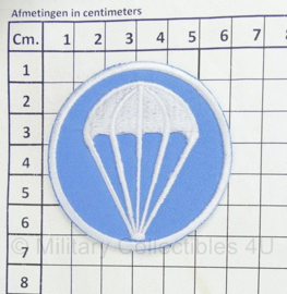 Overseas cap insigne Garrison cap - Parachute infantry -  vanaf voorjaar 1941 - 6 cm. - lichtblauw met wit