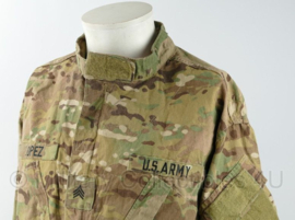 US Army Multicam BDU Coat Utility Army Combat Uniform - met emblemen Sergeant Lopez - maat Extra Large Regular - gedragen - origineel