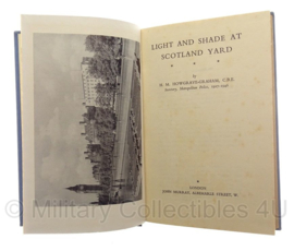 Boek "Light and shade at scotland yard" - first edition 1947 - origineel