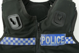 Aegis Engineering Britse politie vest met kogelwerende en steekwerende inhoud - HOSDB/CAST-normen HG1A/KR2/SP2 - maat S/XS - origineel