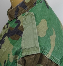 Korps Mariniers uniform jas woodland - vorig model met groene schouderstukken - maat Medium-Long = 8090/9404 - origineel