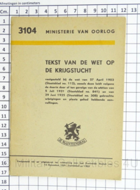 MVO Instructieboekje 3104 Tekst van de Wet op de Krijgstucht - jaren 50 - afmeting 12 x 17 cm - origineel