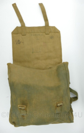 WO2 Britse Largepack rugzak met groene blanko khaki canvas met draagriem 1941 - doorgebruikt door MVO 1955 - origineel