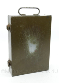 US Army  metalen kist 1949  - 24 x 7 x 5,5 cm - origineel