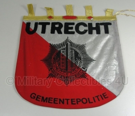 Gemeentepolitie Utrecht - Vaandel Utrechtse Politie Sportclub UPS - 36x33 cm. - origineel