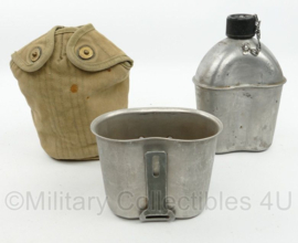 WO2 US Army veldfles set - RVS fles uit 1944, RVS beker uit 1944 en khaki hoes - origineel