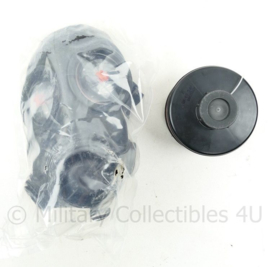 KL Nederlandse leger AMF12 gasmaskerset  met woodland tas - maat 3 = Klein - Masker en tas nog geseald! - origineel