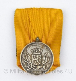 Zilveren Nederlandse medaille voor 24 jaar Trouwe Dienst - Juliana - origineel