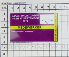 KLU Koninklijke Luchtmacht entreepas medewerker Luchtmachtdagen 16 en 17 september 2011 Vliegbasis Leeuwarden - 8 x 5,5 cm - origineel
