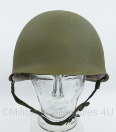 US Army Wo2 model M1 helm met liner - is net Naoorlogs maar vrijwel identiek aan Wo2 model - origineel