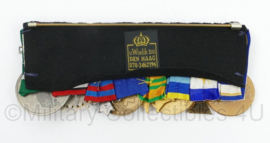 KM Koninklijke Marine medaille balk met 8 medailles in doosje - 20 x 2 x 9 cm - origineel