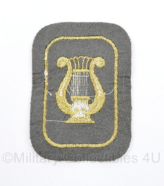 KL embleem leerling Muzikant beneden de rang van Wachtmeester - 8 x 5,5 cm - origineel