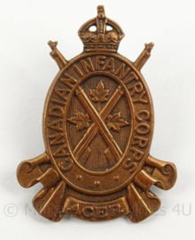 WO2 Canadese pet of baret insigne Canadian Infantry Corps - afmeting 4 x 5,5 cm - origineel