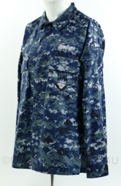 US Navy BDU field jacket met insigne - SWO Surface Warfare Officer - USN Navy blue digital - maat medium-regular  - origineel