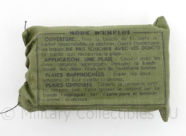 Franse leger Pansement Individuel Type 1949 individueel militair verbandpakje 1952  - origineel