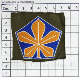 Defensie 5e divisie kastanje blad embleem - ongevouwen - model 1955 - 7 x 6,5 cm - origineel