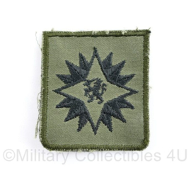 Defensie GVT brevet embleem voor op de borst Hogere Stafbekwaamheid/ Hogere Militaire vorming  - met klittenband - 5,5 x 5 cm - origineel