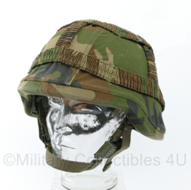 KMARNS Korps Mariniers M92 composiet helm met parakinriem en Forest camo overtrek - maat Medium - origineel