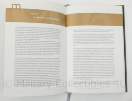 Boekje Politie in ontwikkeling. Visie op de politiefunctie - 15 x 1 x 23,5 cm - origineel