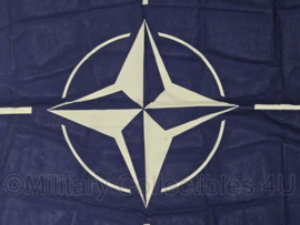 Defensie Gloriedoek NATO vlag met Nederlands NSN - fabrikant Shipmate - 150 x 225 cm - origineel