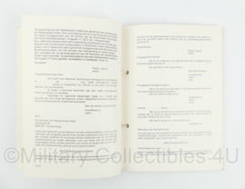 KL Nederlandse leger handboek 2-2525 Vormen en Briefwisseling - 16 x 0,5 x 22 cm - origineel