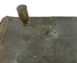 Ericcson veldtelefoon van rond 1900 - vroeg model hout - 30 x 11 x 22,5 cm - origineel