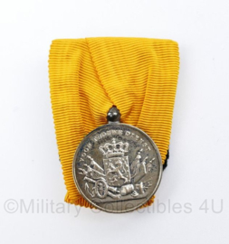 Defensie zilver trouwe dienst medaille uit periode  Koningin Juliana -  origineel