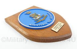 Ministerie van Defensie wandbord - aangeboden door de Secretaris Generaal ir.P.C. de Man - 15 x 1,5 x 18 cm - origineel