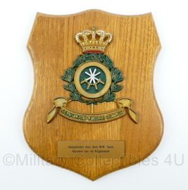 Koninklijke Marine wandbord - "conjunctis veribus subnixi" - Chef Defensiestaf - afmeting 18 x 22 x 2 cm - origineel