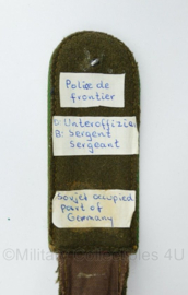 Zeldzame set epauletten van gefreiter en unteroffizier van het Soviet Occupied part of Germany - 11,5 x 5 cm -  origineel