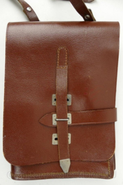 DDR NVA mapcase kaartentas bruin leder met schouderriem- 30 x 20½ x 5 cm - origineel