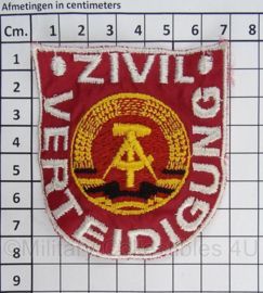 Duitse DDR arm embleem Zivil Verteidigung - afmeting 7 x 8 cm - origineel